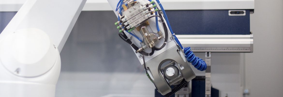 Robotic arm with sensor equipment for real-time acoustic process monitoring in production